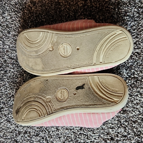 Wonder Nation Slip On Tennis Shoes - Picture 5 of 5